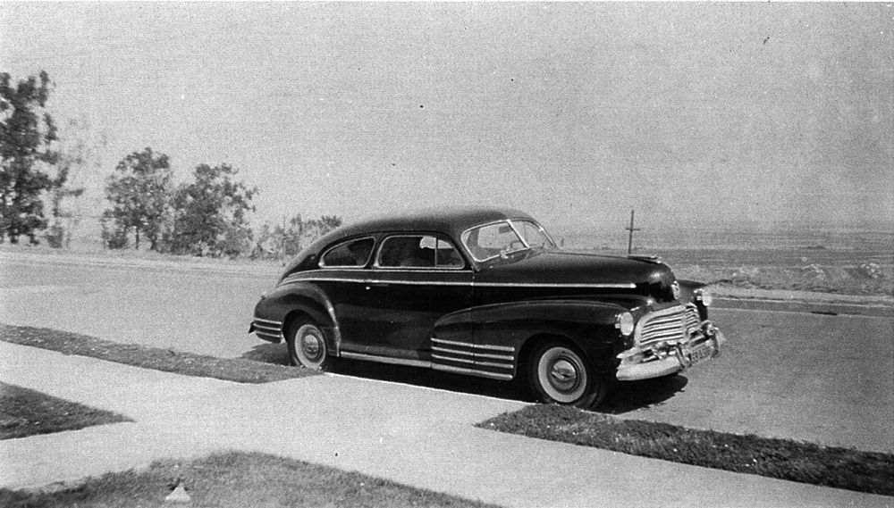 1940s 286 Chestnut Parked Car